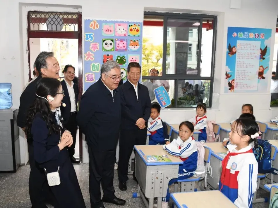 民进中央调研组赴芷江：以“开明阅读”点亮乡村教育之光