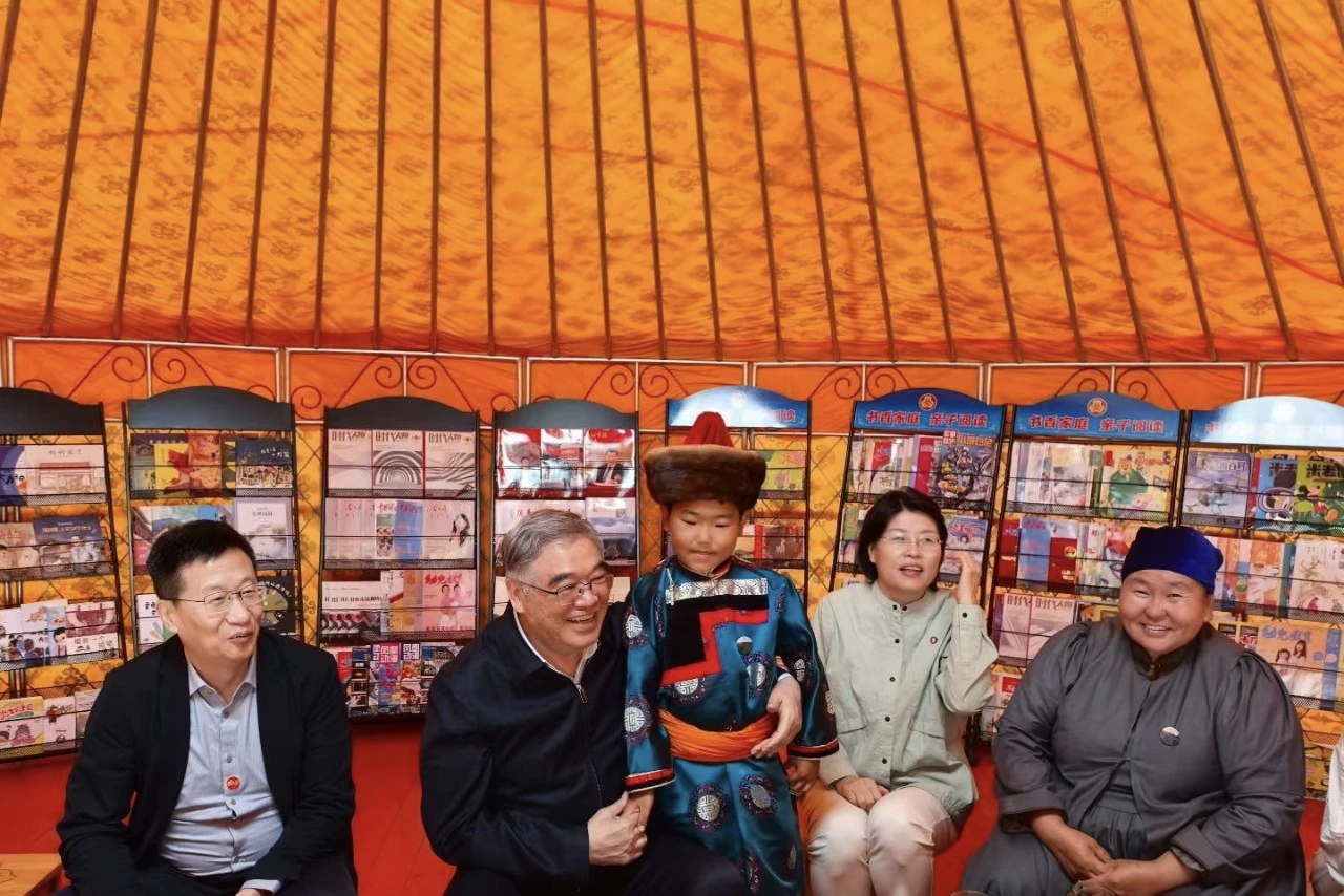 书香漫草原，“开明阅读” 走进内蒙古呼伦贝尔